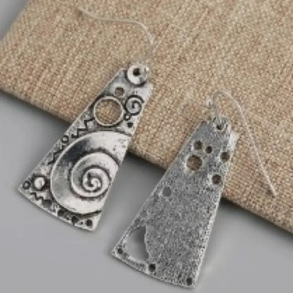 925 Silver Plated Spiral Dangle Earrings - Intricately Carved Geometric Patterns - Picture 3 of 5